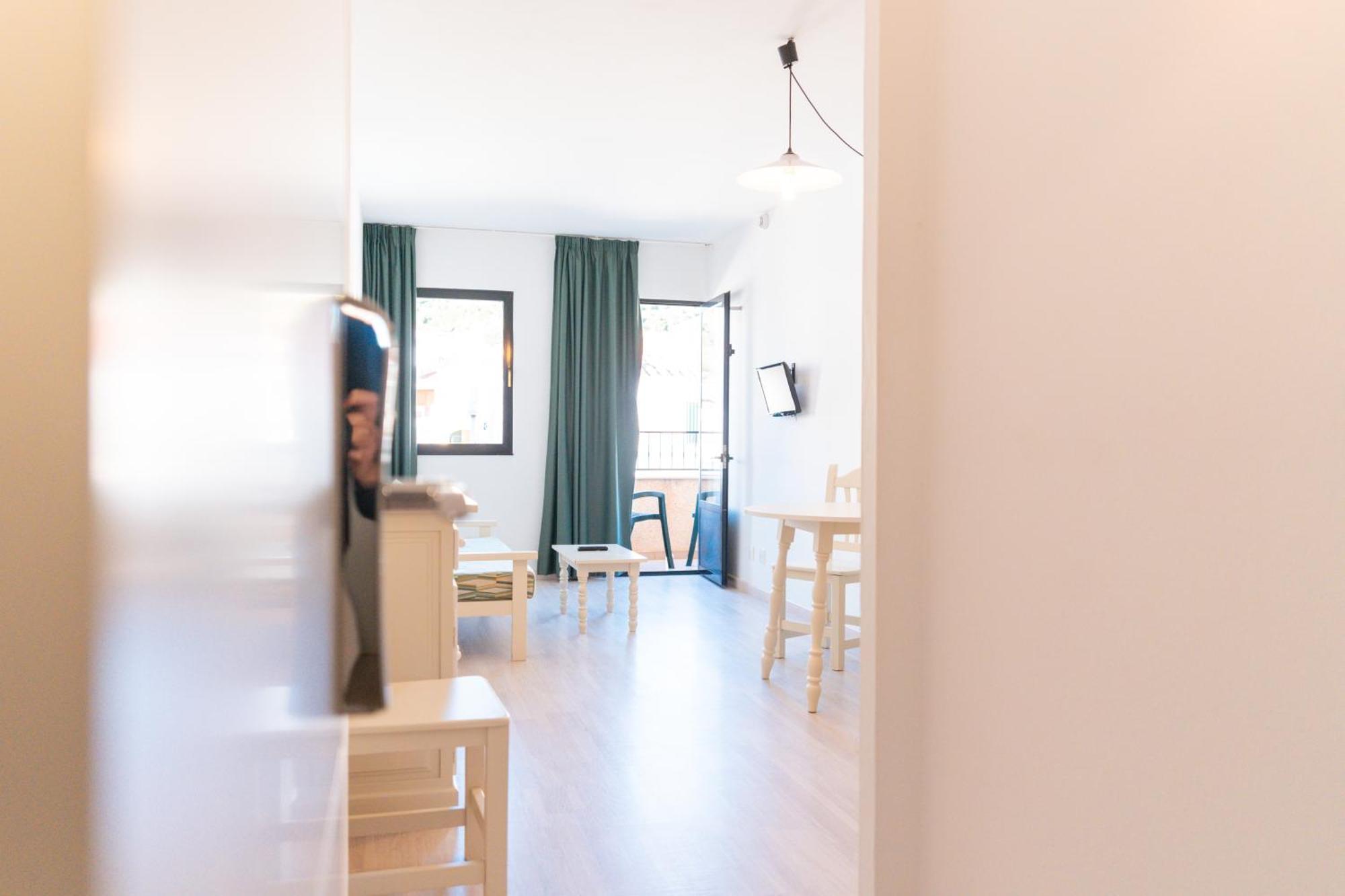 Apartamentos Loar Ferreries Ngoại thất bức ảnh
