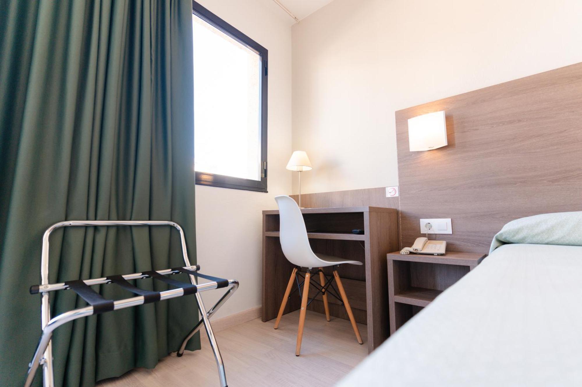 Apartamentos Loar Ferreries Ngoại thất bức ảnh