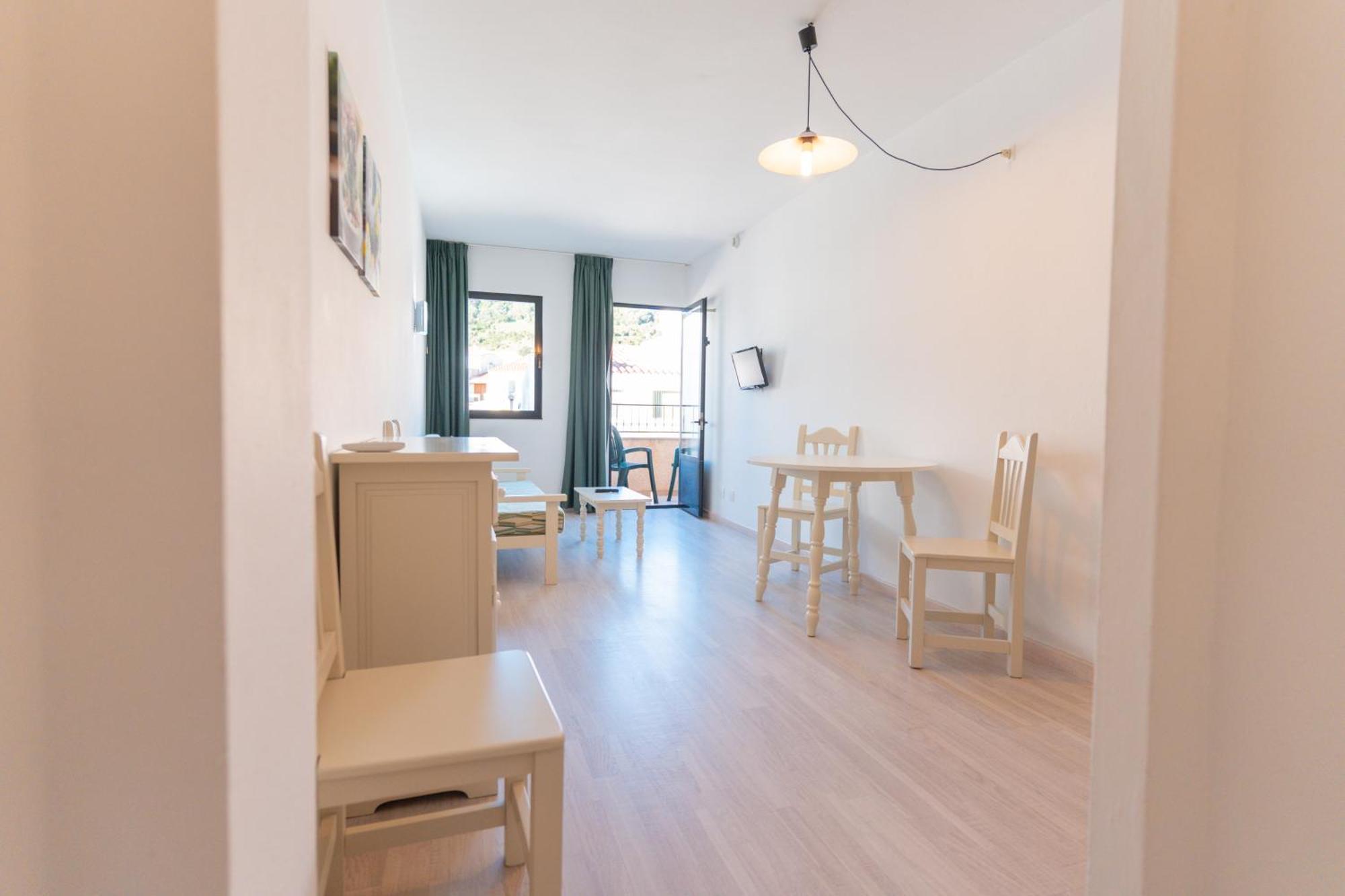 Apartamentos Loar Ferreries Ngoại thất bức ảnh