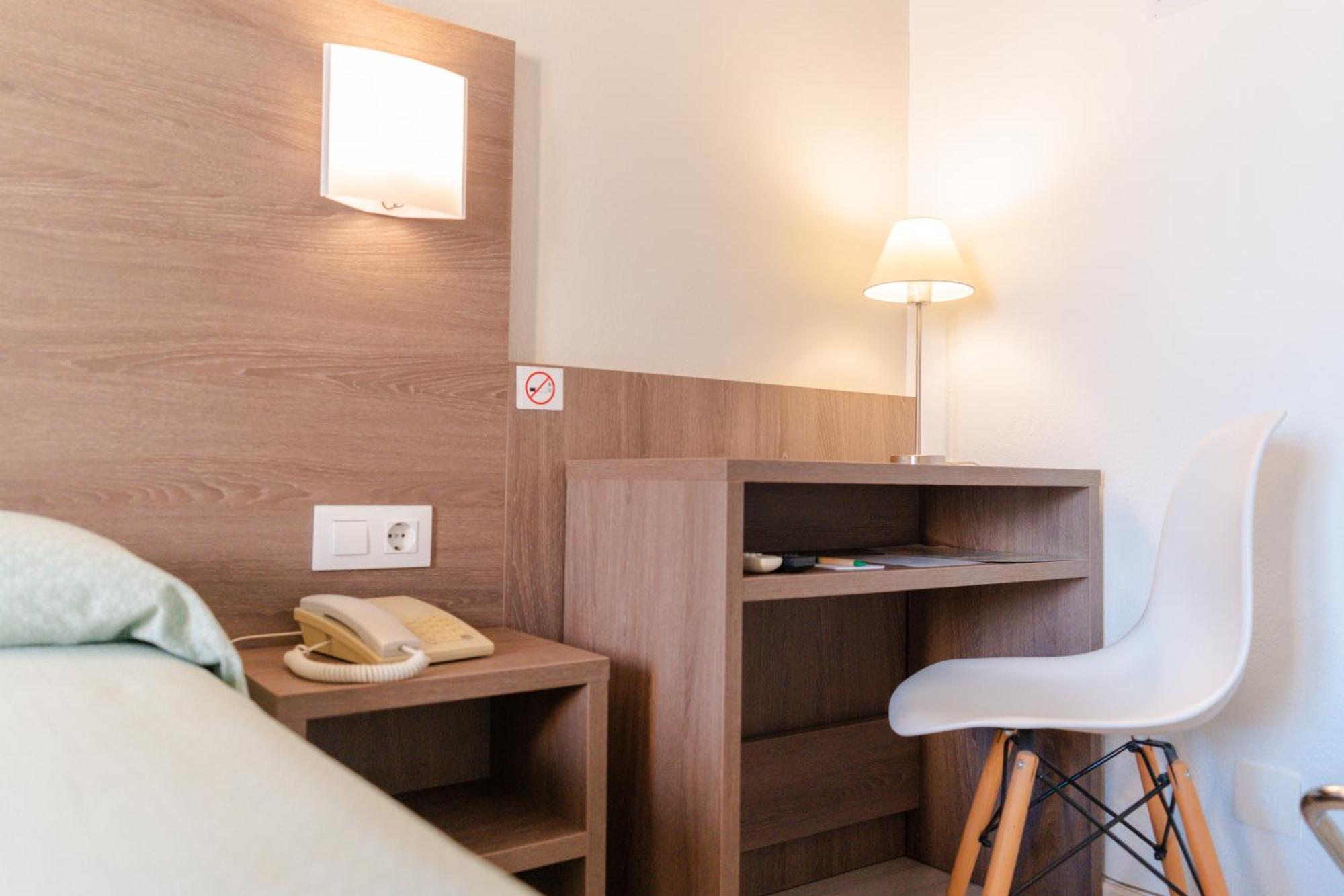 Apartamentos Loar Ferreries Ngoại thất bức ảnh