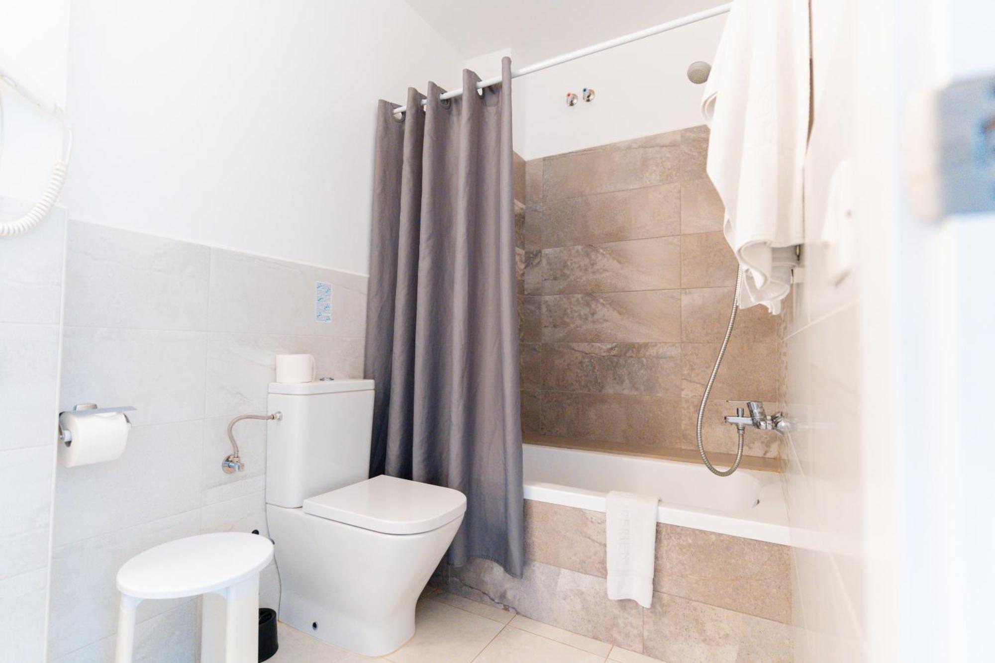 Apartamentos Loar Ferreries Ngoại thất bức ảnh