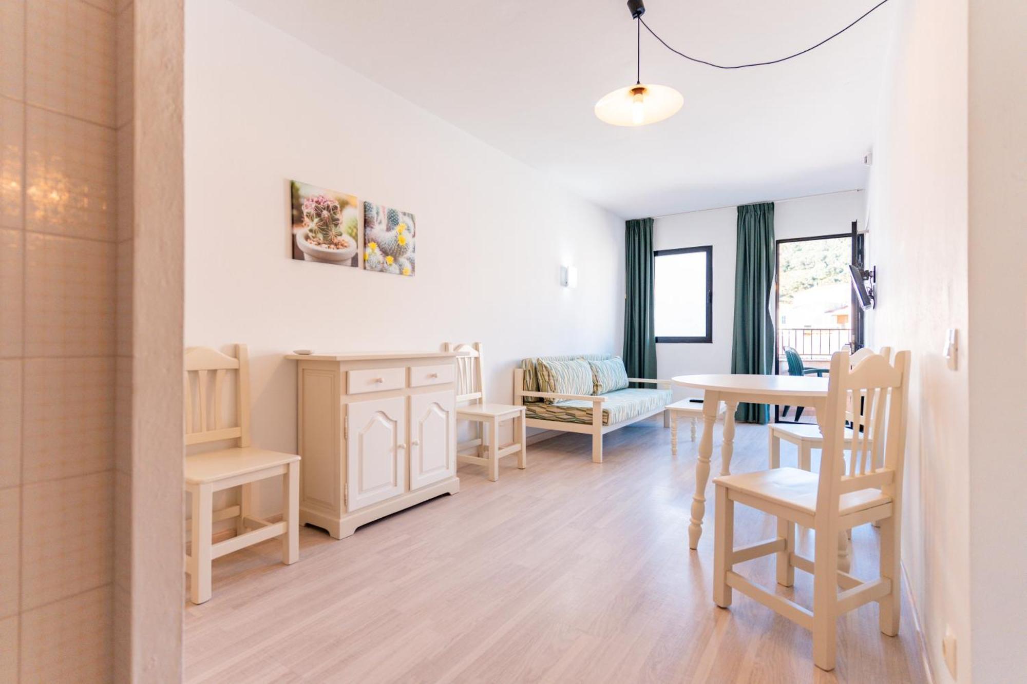 Apartamentos Loar Ferreries Ngoại thất bức ảnh