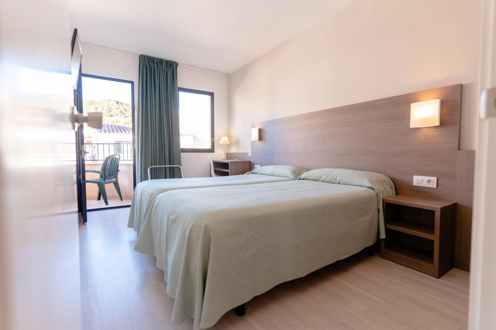 Apartamentos Loar Ferreries Ngoại thất bức ảnh