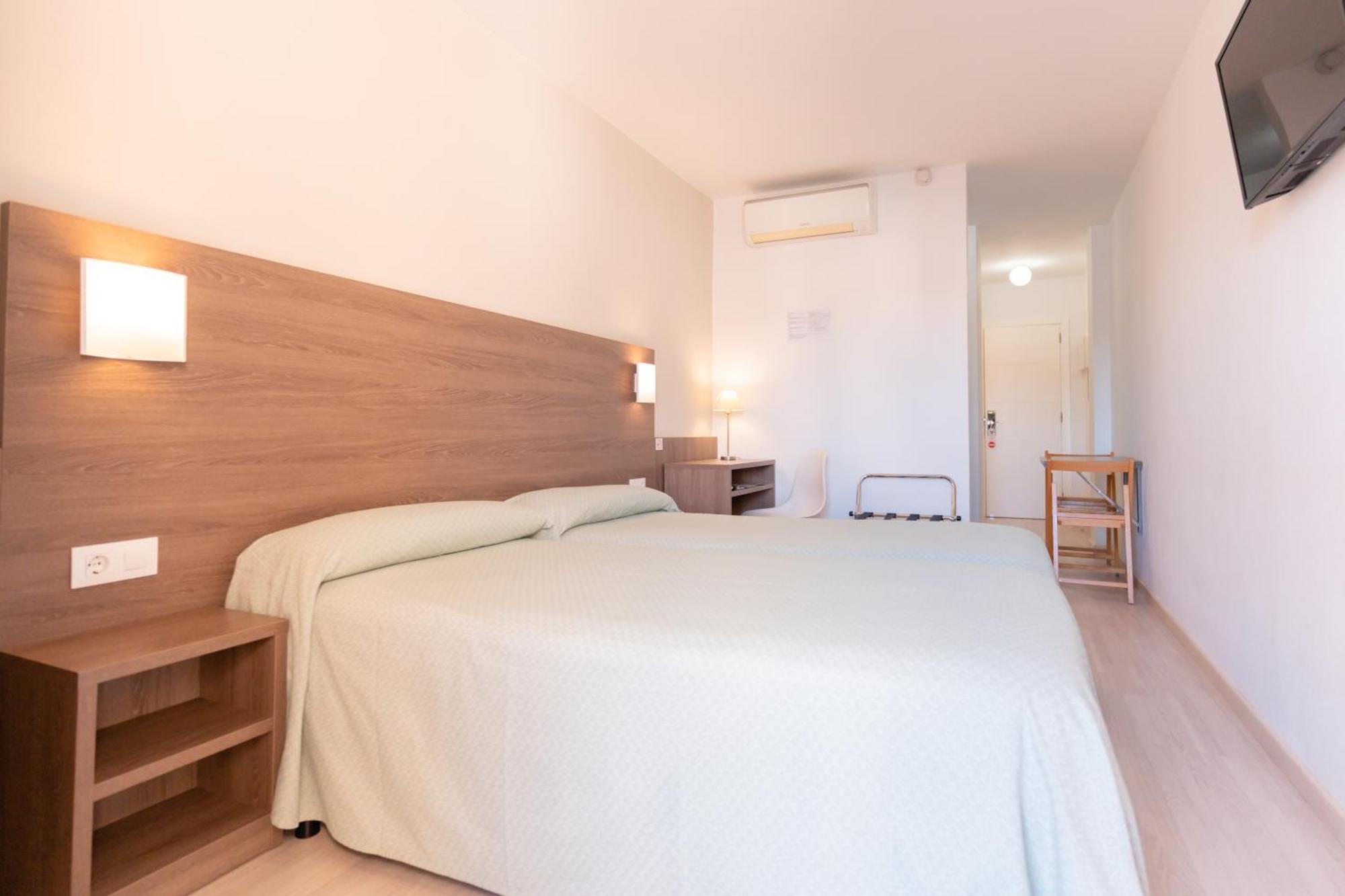 Apartamentos Loar Ferreries Ngoại thất bức ảnh