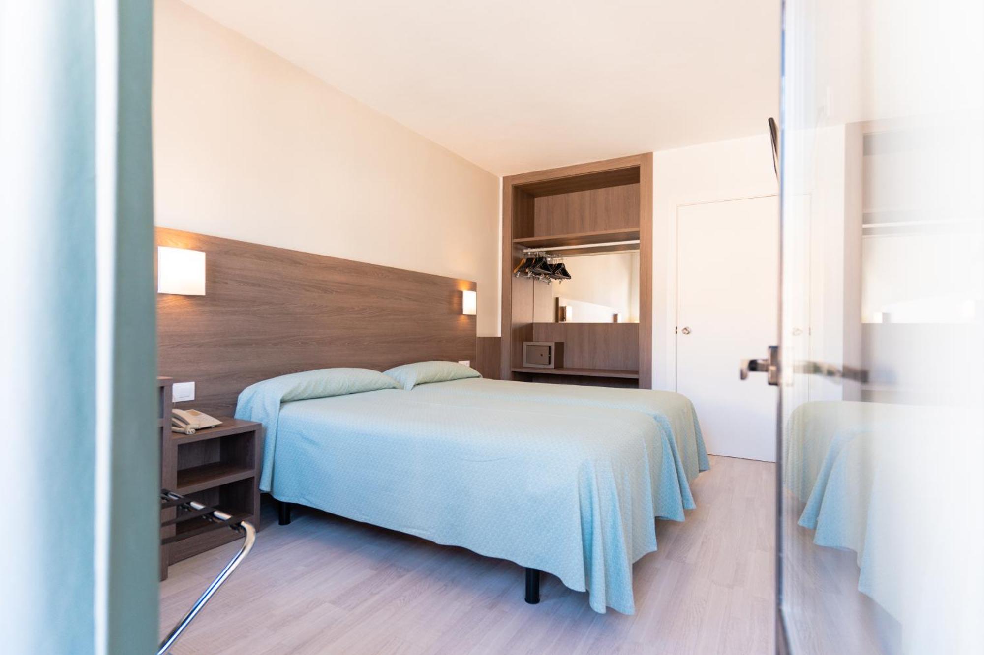 Apartamentos Loar Ferreries Ngoại thất bức ảnh
