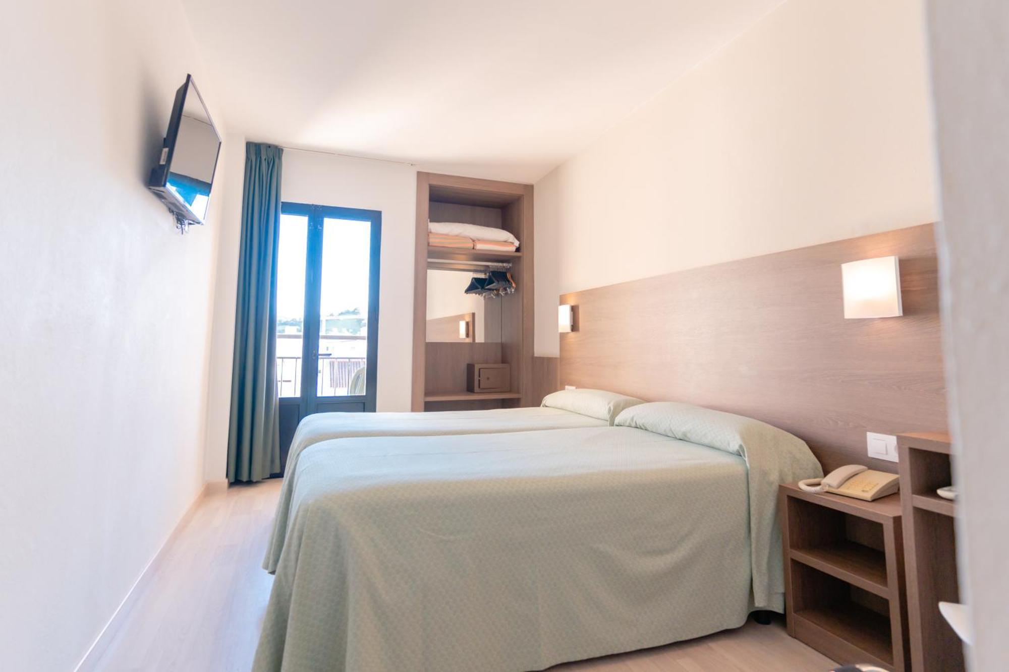 Apartamentos Loar Ferreries Ngoại thất bức ảnh